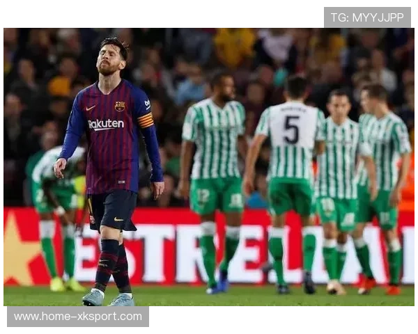 皇马禁区前沿短传配合断开对方联防