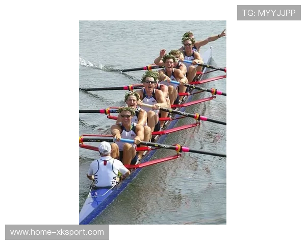 赛艇队配合天衣无缝，赛后被赞“水上军队”